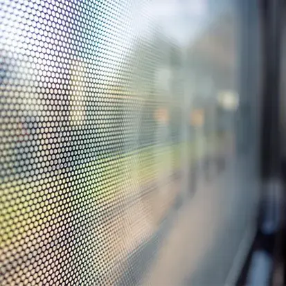 One Way Vision rupičaste folije za izloge i staklo